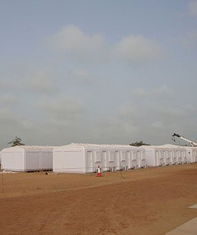 Installatie van Elementenbouw Management Cabines, uitgevoerd in Senegal