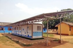 De nieuwe containergeneratie van Karmod wordt gebruikt voor de opslag van zonne-energie in Nigeria.