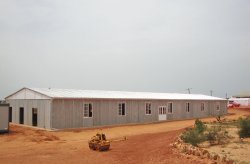 Een geprefabriceerd mijn bouwplaats in Senegal