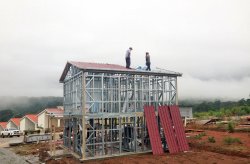 Karmod voltooide een stalen huizenproject in Panama